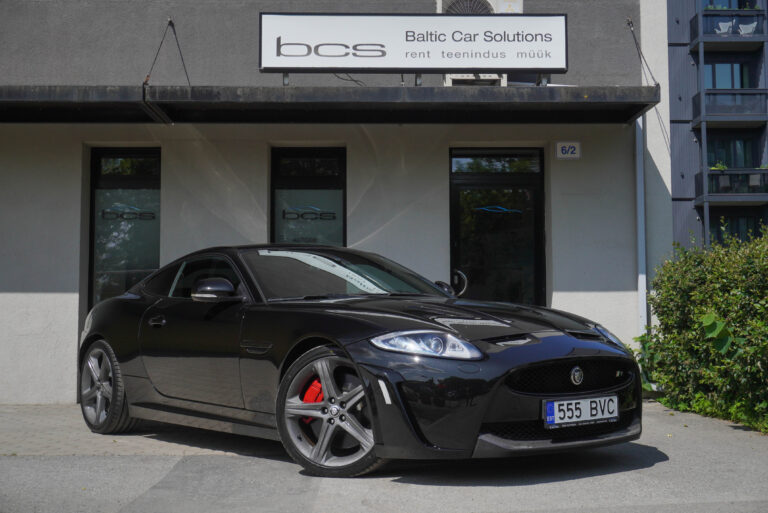 Classic_car_Jaguar_XKR_for_sale